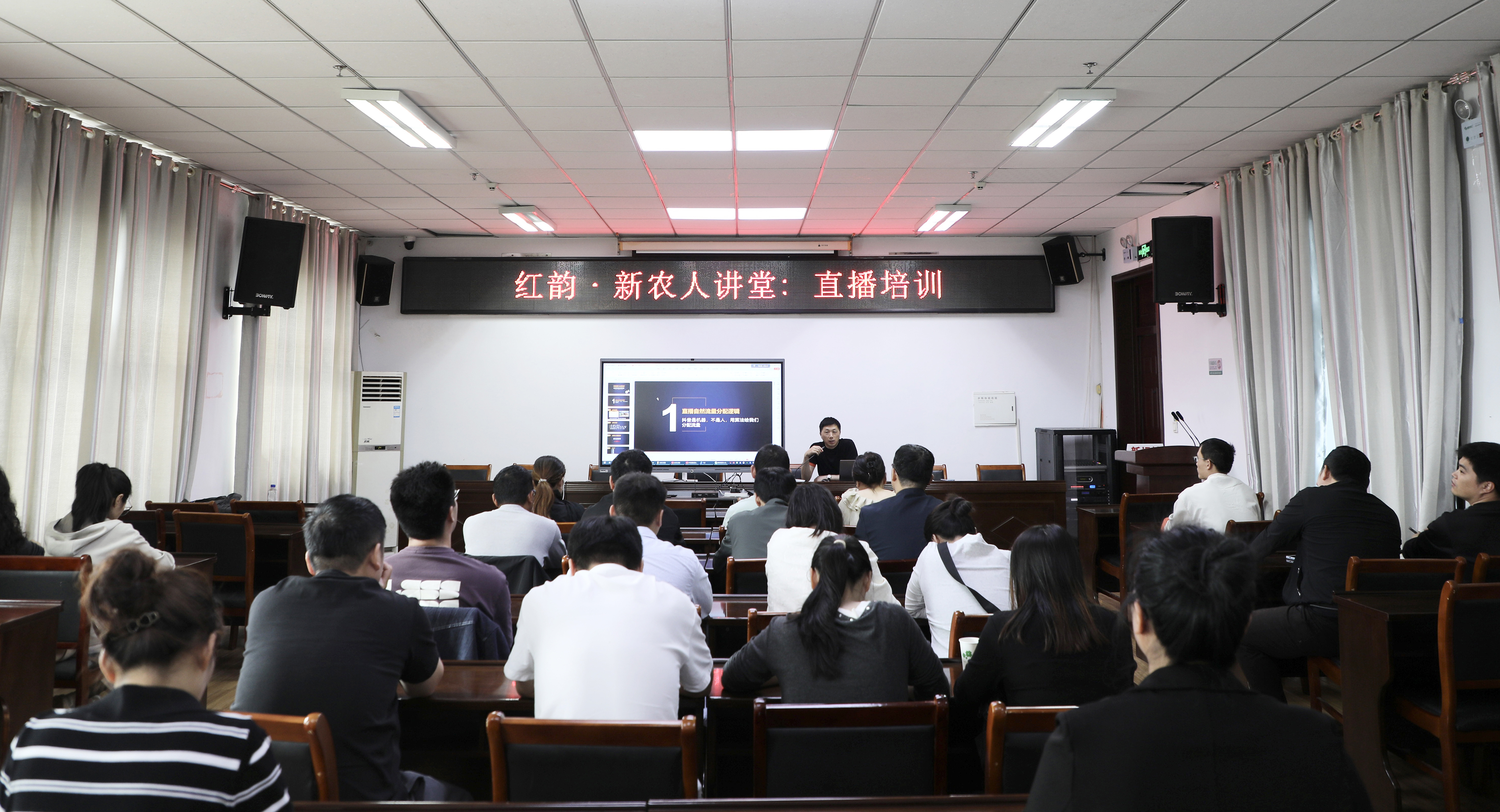 海州区新坝镇开展“红韵？新农人“党员电商直播培训班.jpg